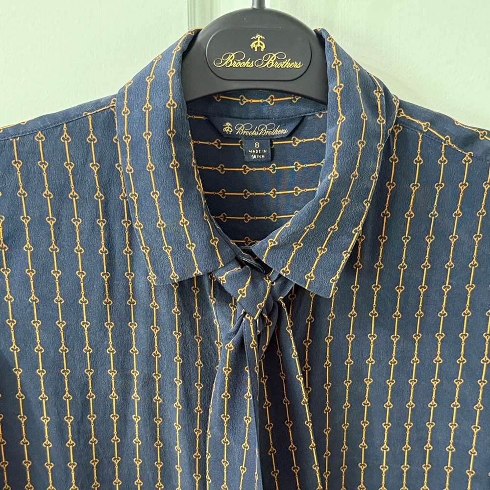 Women’s Silk Brooks Brothers Navy Shirt with Gold Chain Pattern - size 8